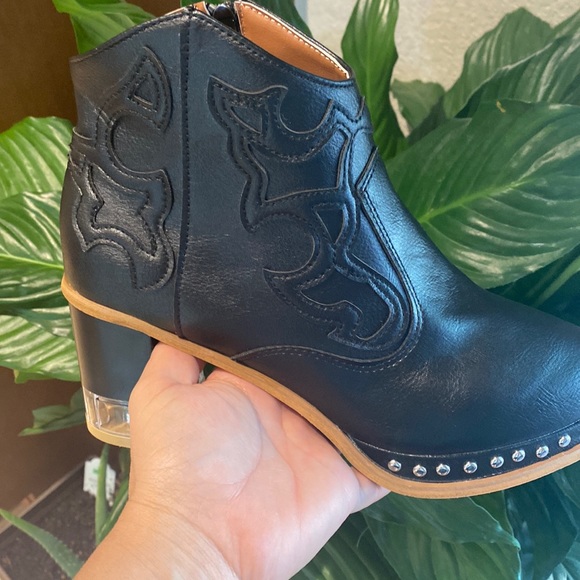 Unique style . - Picture 2 of 7